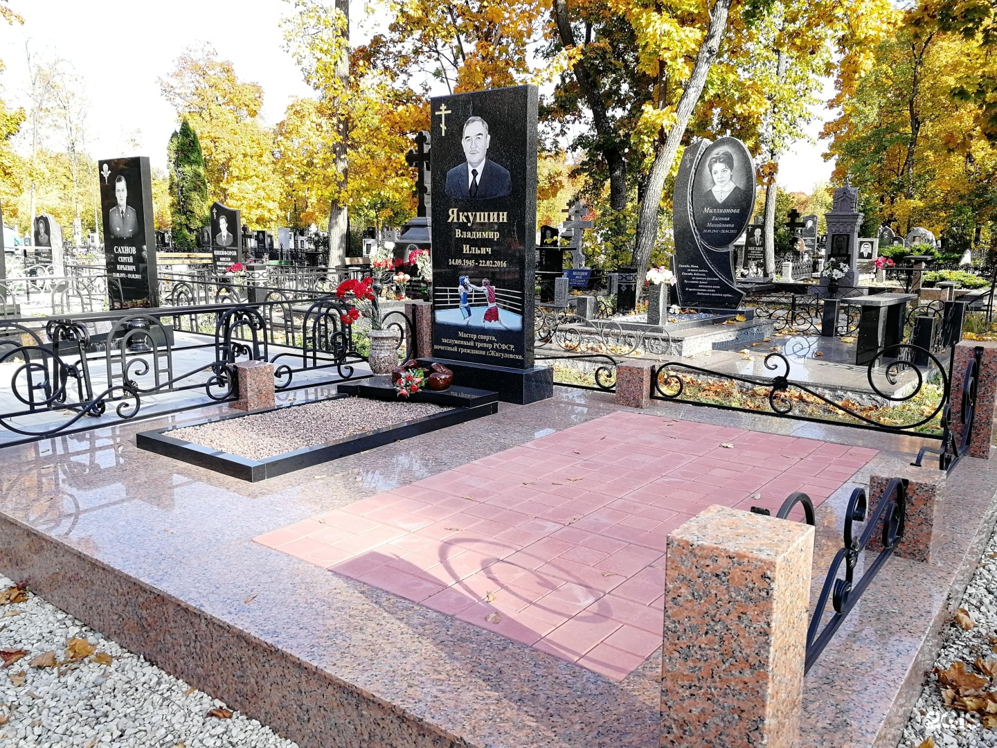 Монолит, компания