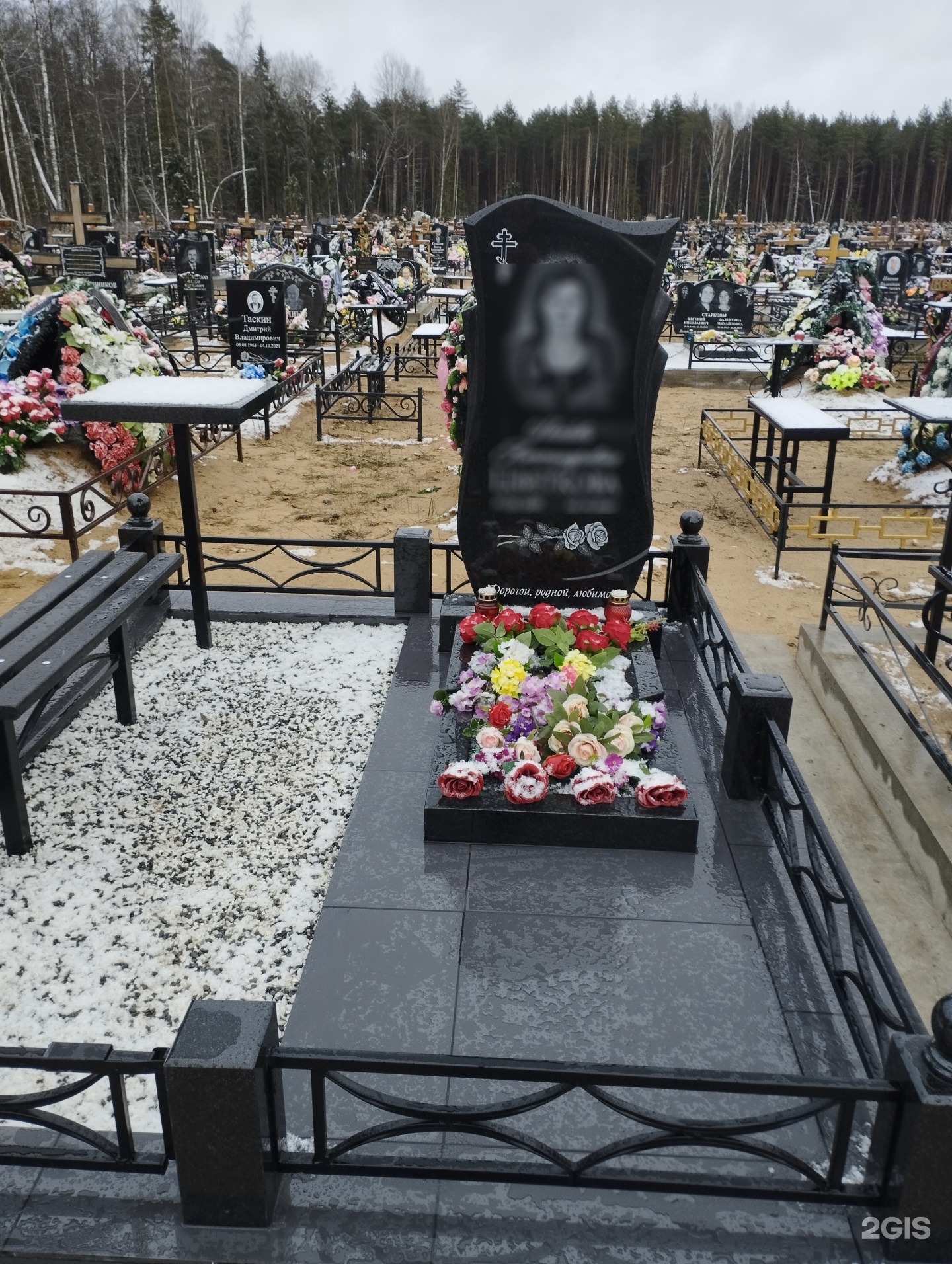 Магазин памятников, ритуальных товаров и услуг по благоустройству мест захоронений