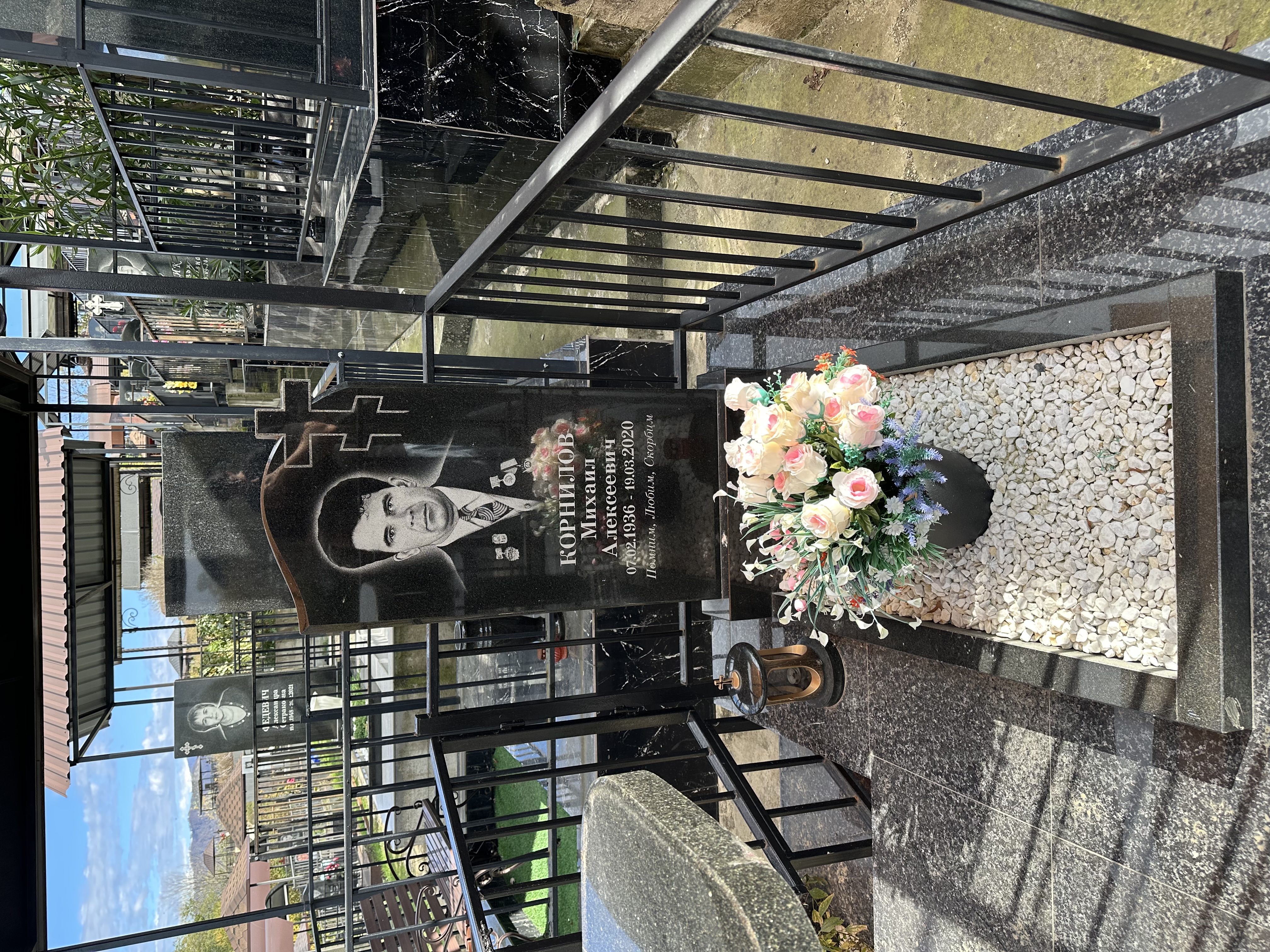 Памятник формы "Крест волна". Размер 100х50. Материал гранит "Украина".